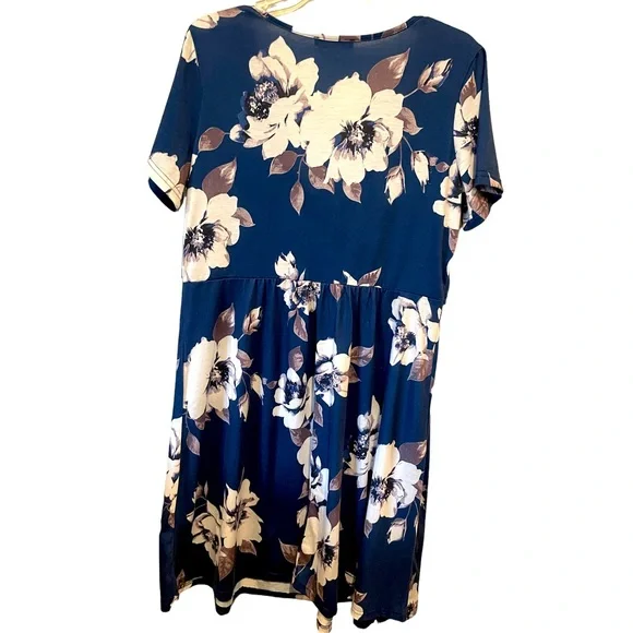 Quinee Maternity Nursing/Breastfeeding Dress - Picture 4 of 8